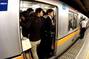 Tuyến Yamanote là một trong những tuyến tàu đông đúc nhất thế giới, đặc biệt vào giờ cao điểm