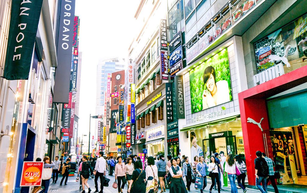 Khám Phá Myeongdong: Thiên Đường Mua Sắm và Ẩm Thực Giữa Lòng Seoul